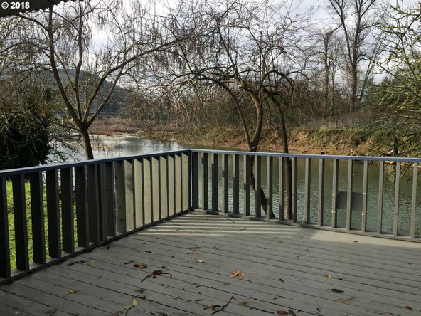 310 SE Pine St, Roseburg, OR 97470